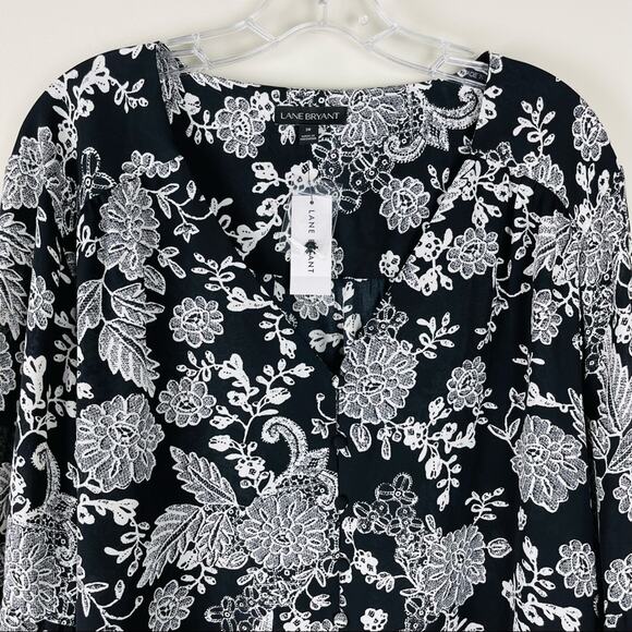 NWT Lane Bryant black white floral chiffon button v neck balloon sleeve top 28 - Picture 2 of 9